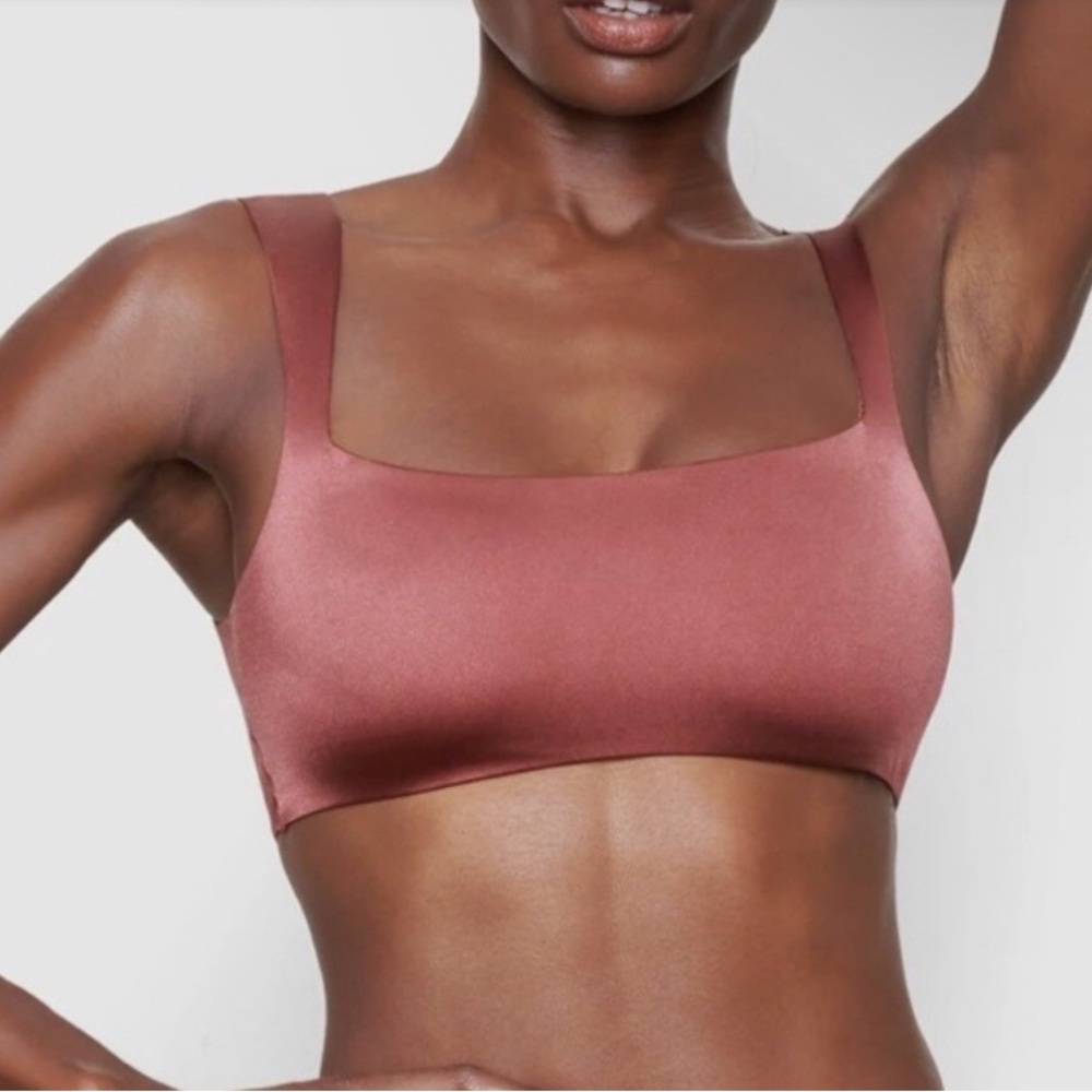 NWT SKIMS Stretch Satin Squareโ Neck Bralette Top XS Berry